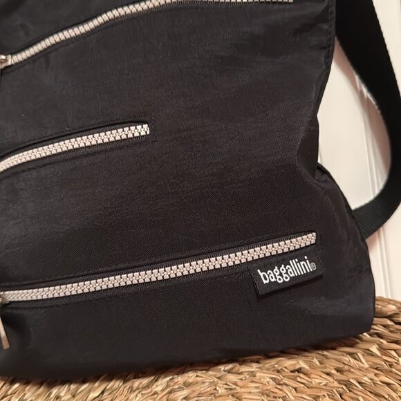 Baggallini Triple Zip “Hipster” Black Crossbody/Swing Bag - Excellent Condition - Picture 3 of 12